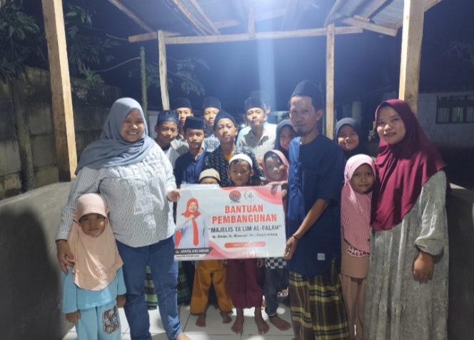 
					Ketua DPRD Lebak dr. Juwita Salurkan Bantuan untuk Majelis Taklim Al Falah