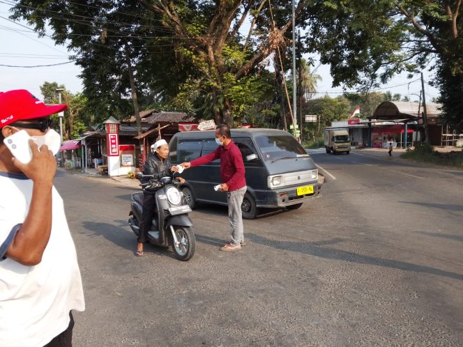 
					1000 Masker Gratis Dibagikan PAC PDIP dan Koramil 02 Cadasari